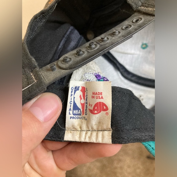 Vintage NBA Charlotte Hornets #2 Snapback Hat - Picture 5 of 5